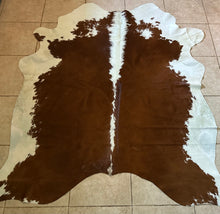 Load image into Gallery viewer, Large Hereford Brazilian cowhide rug